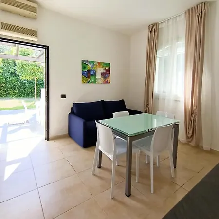 Aparthotel Residenza Casa Bianca Marina di Massa